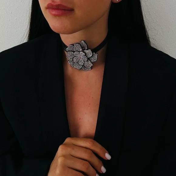 New Rhinestone Flower Large Black Necklace Choker - Picture 7 of 11